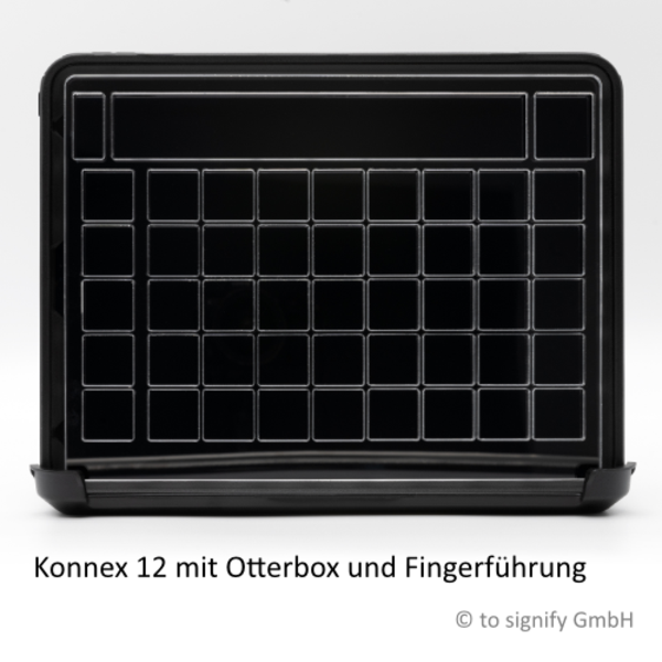 FiNiFuchs-Kinderhilfsmittel-Konnex 12 mit Otterbox Fingerfuehrung front to signify