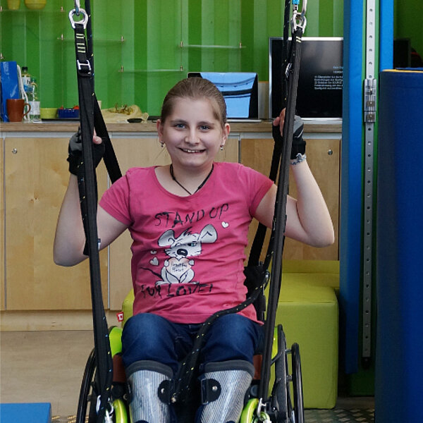 Rollstuhlschaukel-schaukel-Rollstuhl-Koerperwahrnehmung-Kinder-FiNiFuchs