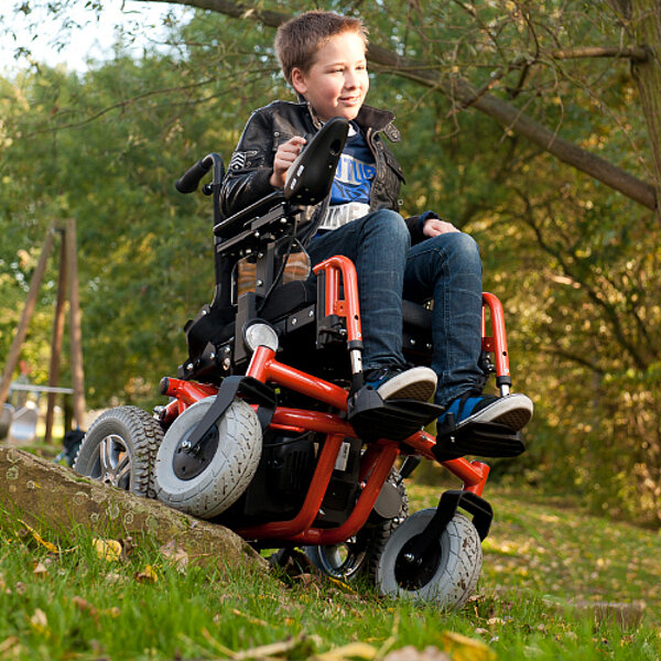 Forest Kinder-E-Rollstuhl-FiNiFuchs