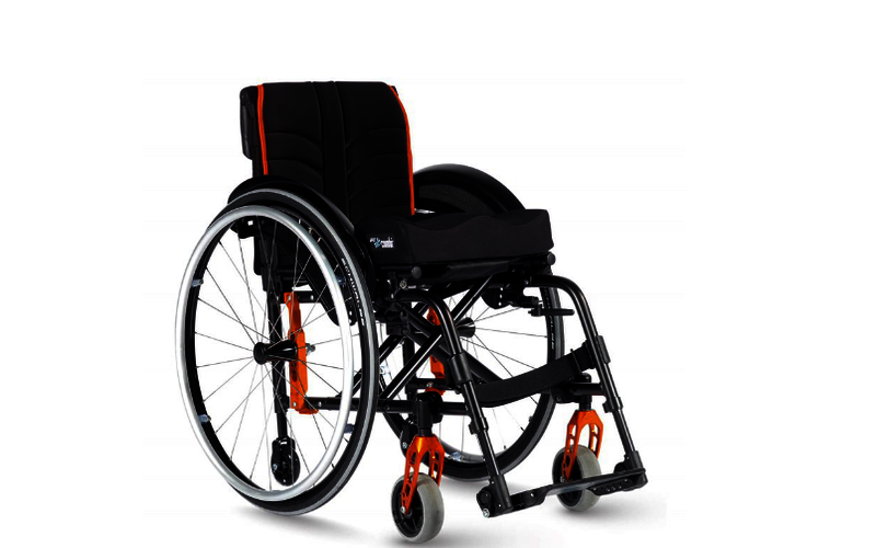 Easy-200-folding-wheelchair-Rollstuhl-FiNiFuchs