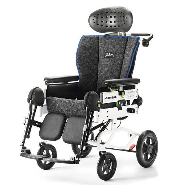 Juditta-Pflegerollstuhl-Kinderhilfsmittel-Kantelrollstuhl-FiNiFuchs