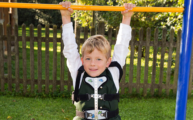 MKS-Plus-Rueckenorthese-Kinderorthese-Orthese-FiNiFuchs