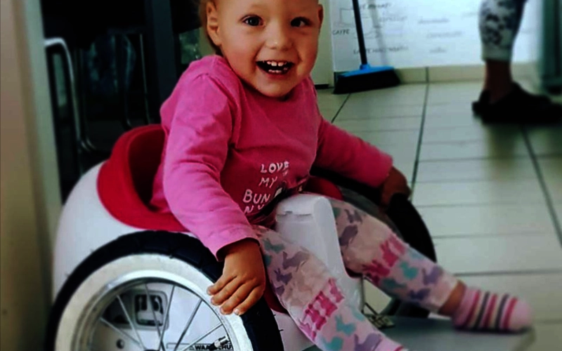 Kleinkinder-Rollstuhl-Lina-Rolli-FiNiFuchs