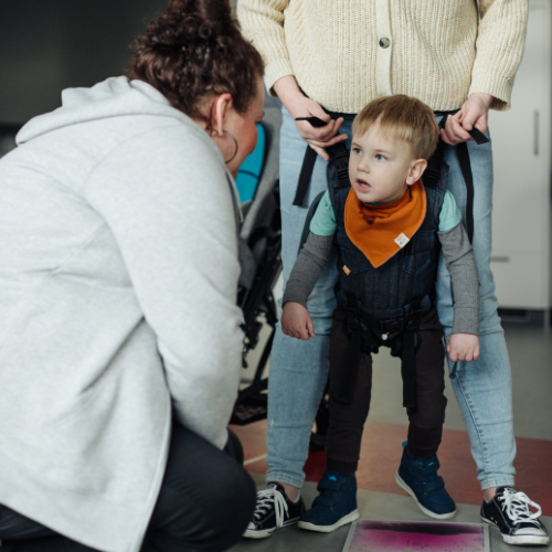 Gebauer-Rehatechnik-Orthopaedietechnik-Sitzschale-FiNiFuchs-Kinderrollstuhl