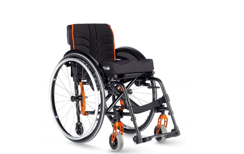 Easy-200-folding-wheelchair-Rollstuhl-FiNiFuchs