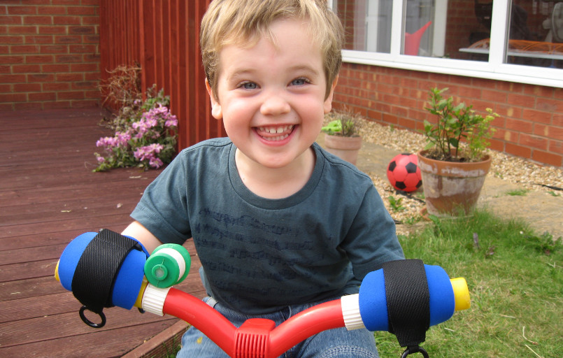 Haltehilfe Greifhilfe Kinder behindert FiNiFuchs