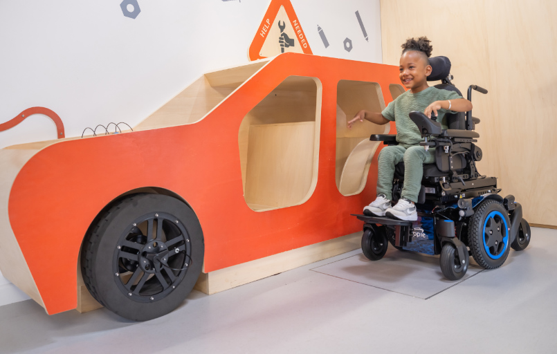 ZIPPIE_Q300_M_Mini_Kids Elektrorollstuhl Kinderhilfsmittel FiNiFuchs